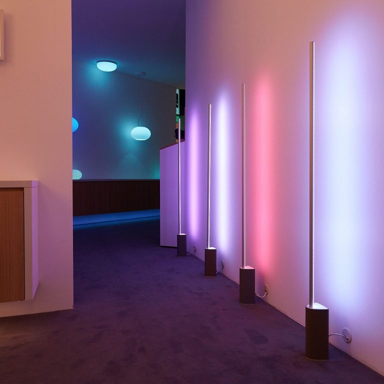 Philips Hue Signe Floor Lamp, đèn sàn thông minh 16 triệu màu, bản mới